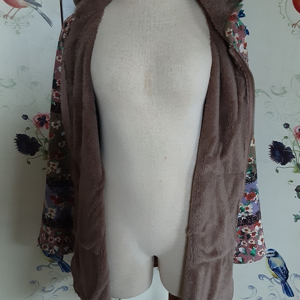 Coat - Picture 6 of 7